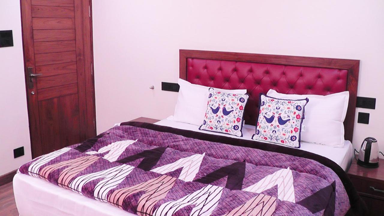 Hotel Jakhu Heights Shimla Ngoại thất bức ảnh