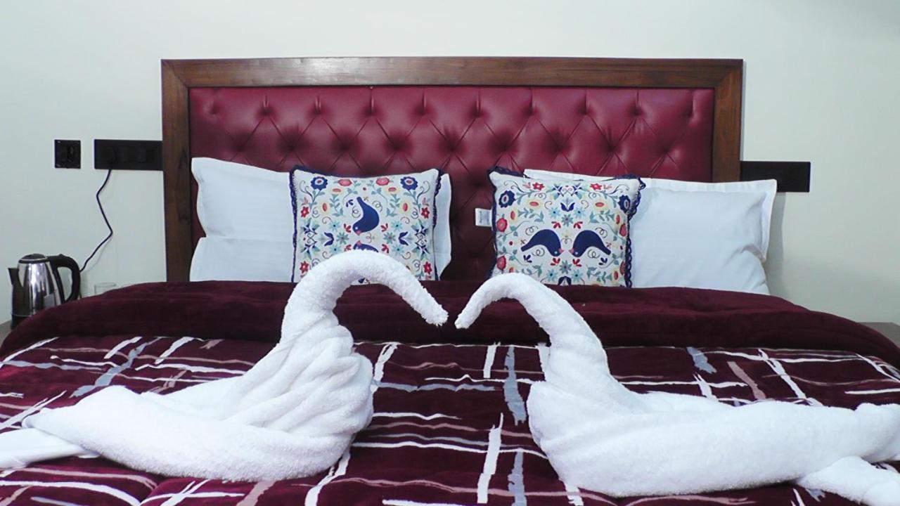 Hotel Jakhu Heights Shimla Ngoại thất bức ảnh