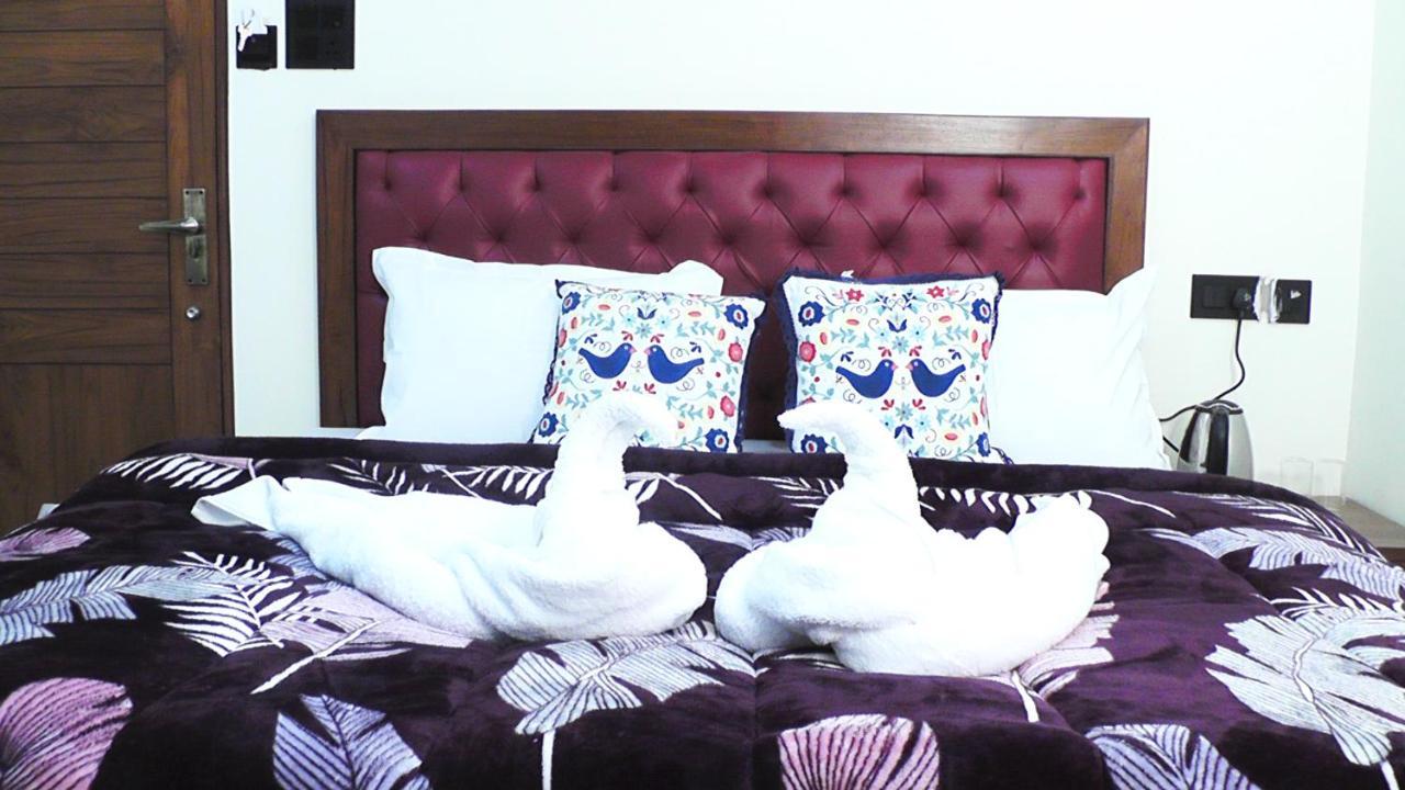 Hotel Jakhu Heights Shimla Ngoại thất bức ảnh