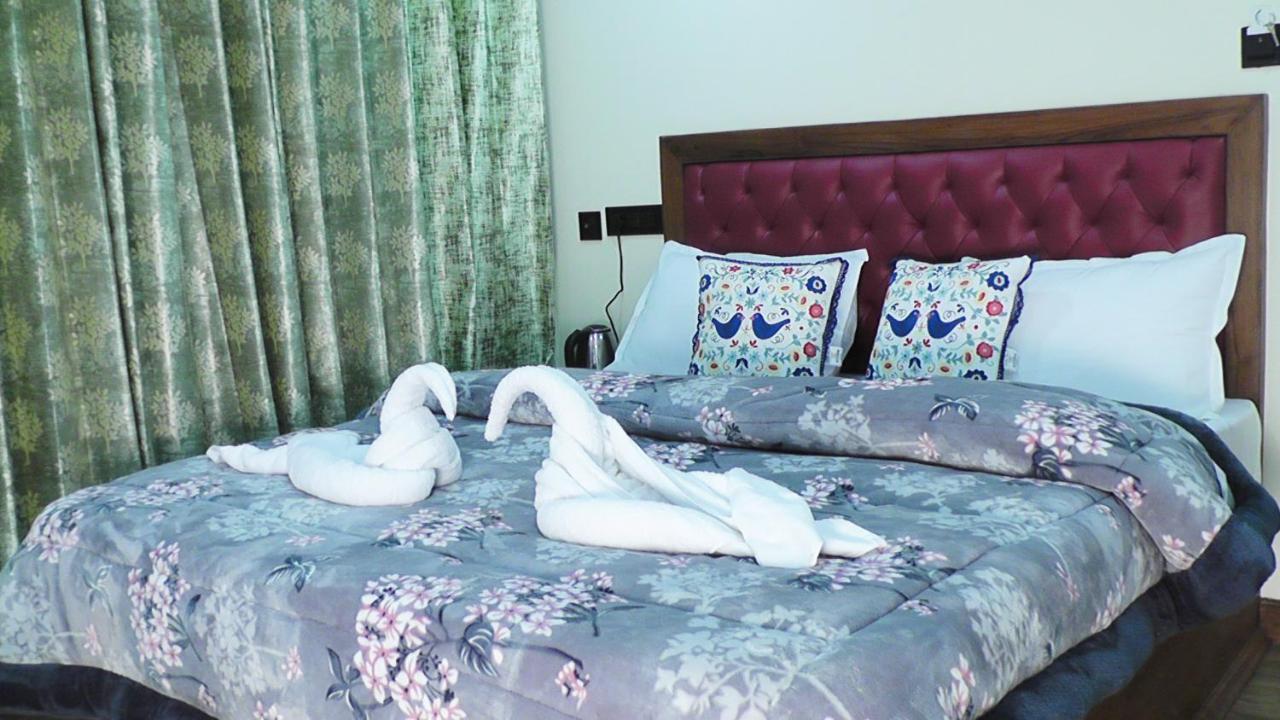 Hotel Jakhu Heights Shimla Ngoại thất bức ảnh